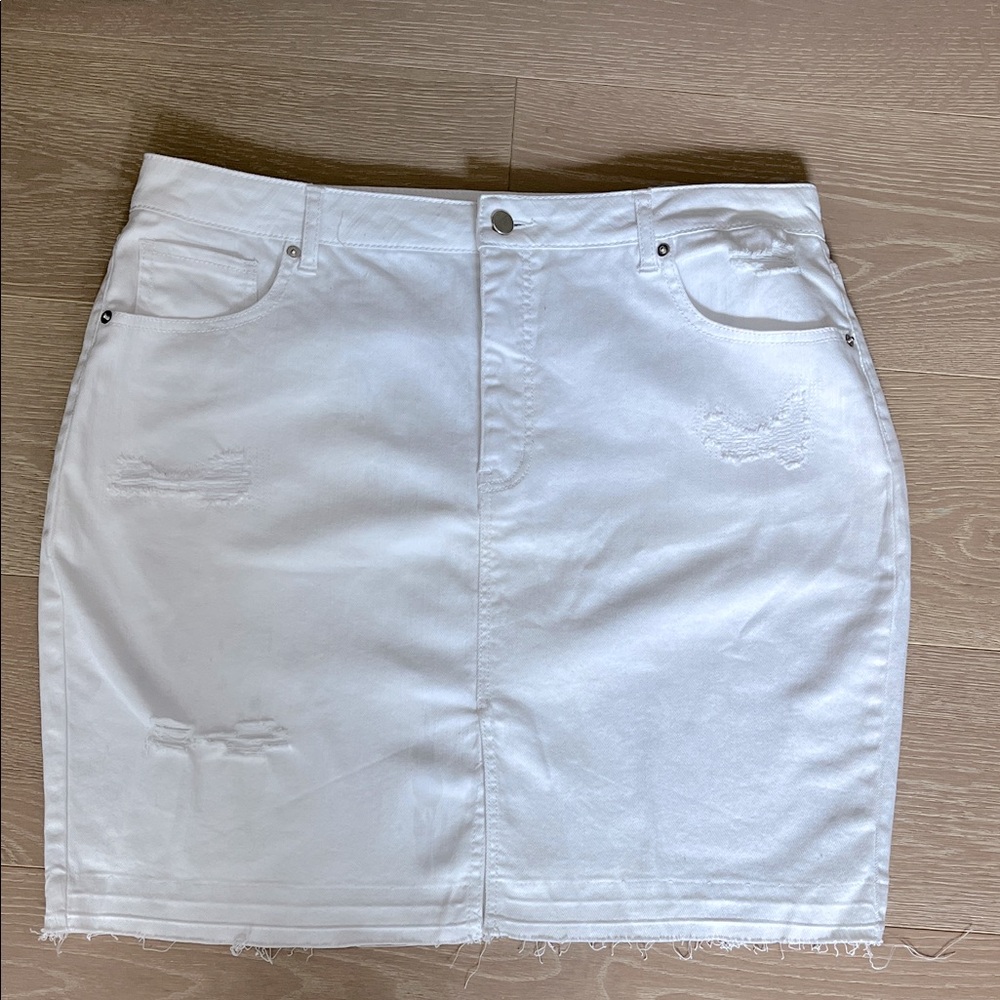 White denim skirt